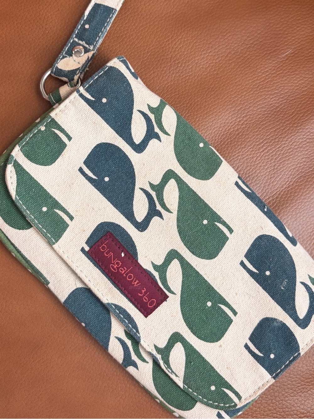 💚💙bungalow 360 🐳Wristlet